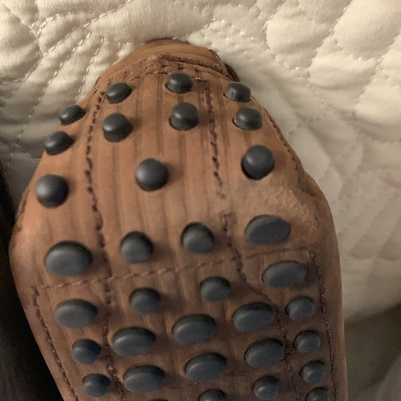 Tod’s men Gommino rubbed brown suede driving shoe. Hardly worn. W/dust bag sz 9 - Picture 7 of 16